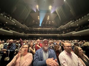 Audience for Dueling Pianos 